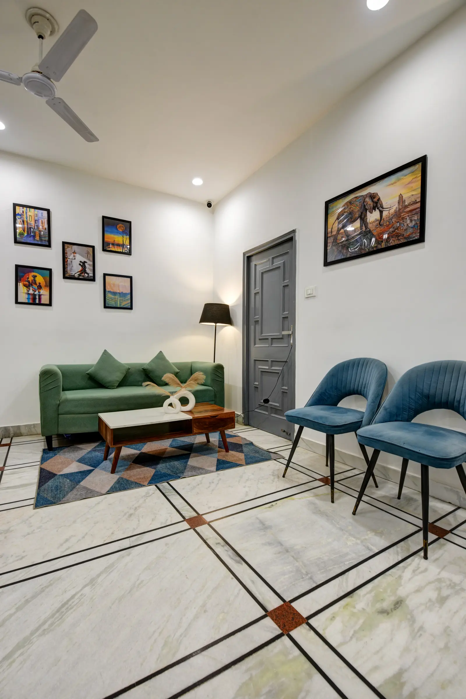 Lobby lounge at Gallivanto Inn Rohini